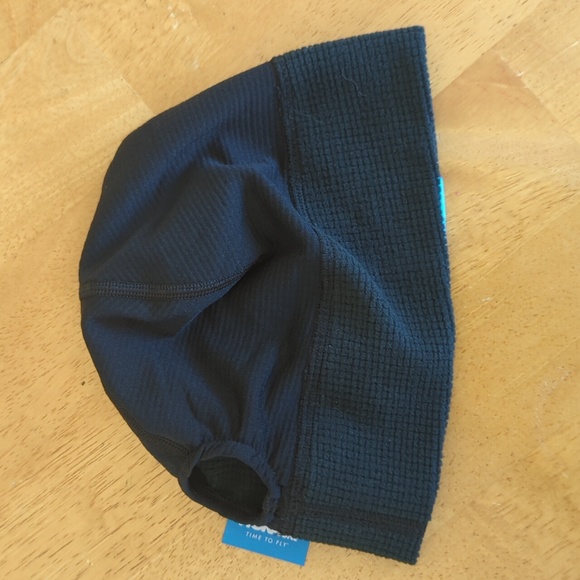 NEW WITH TAGS Hoka women's running beanie - Picture 2 of 9